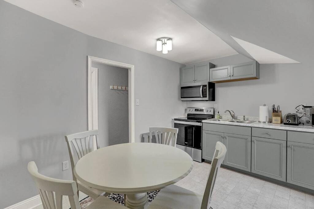 Suites On Seneca - Gorgeous One Bedroom Apartment Гаррисберг Экстерьер фото